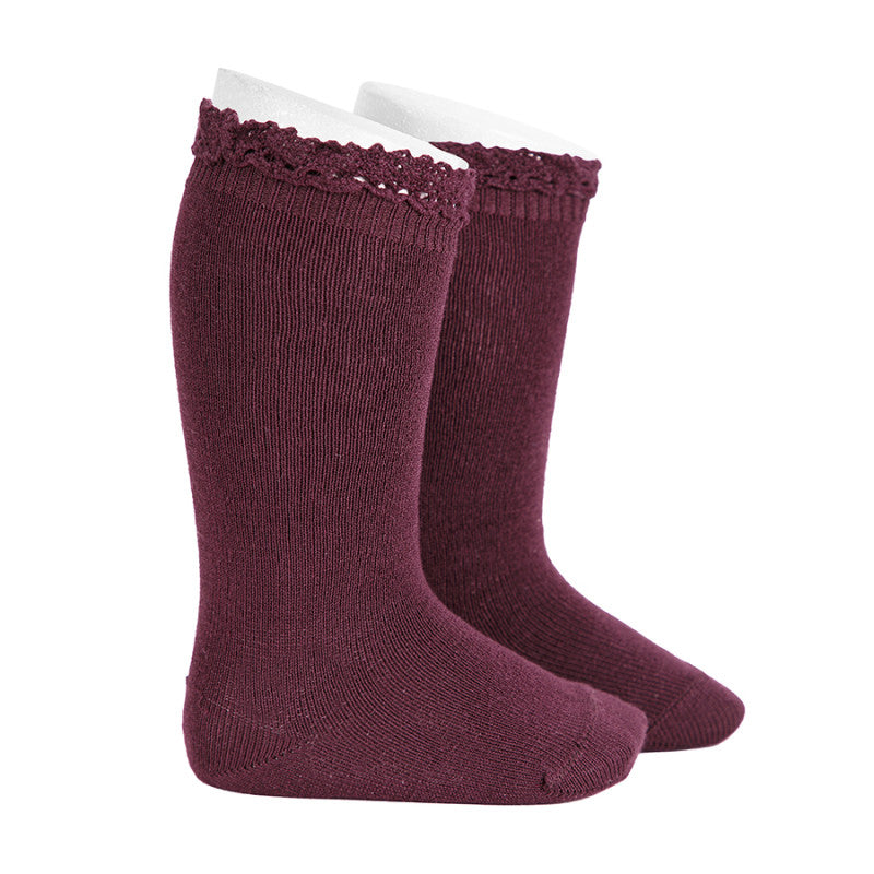 Calcetines altos punto liso con puntilla en puño CÓNDOR